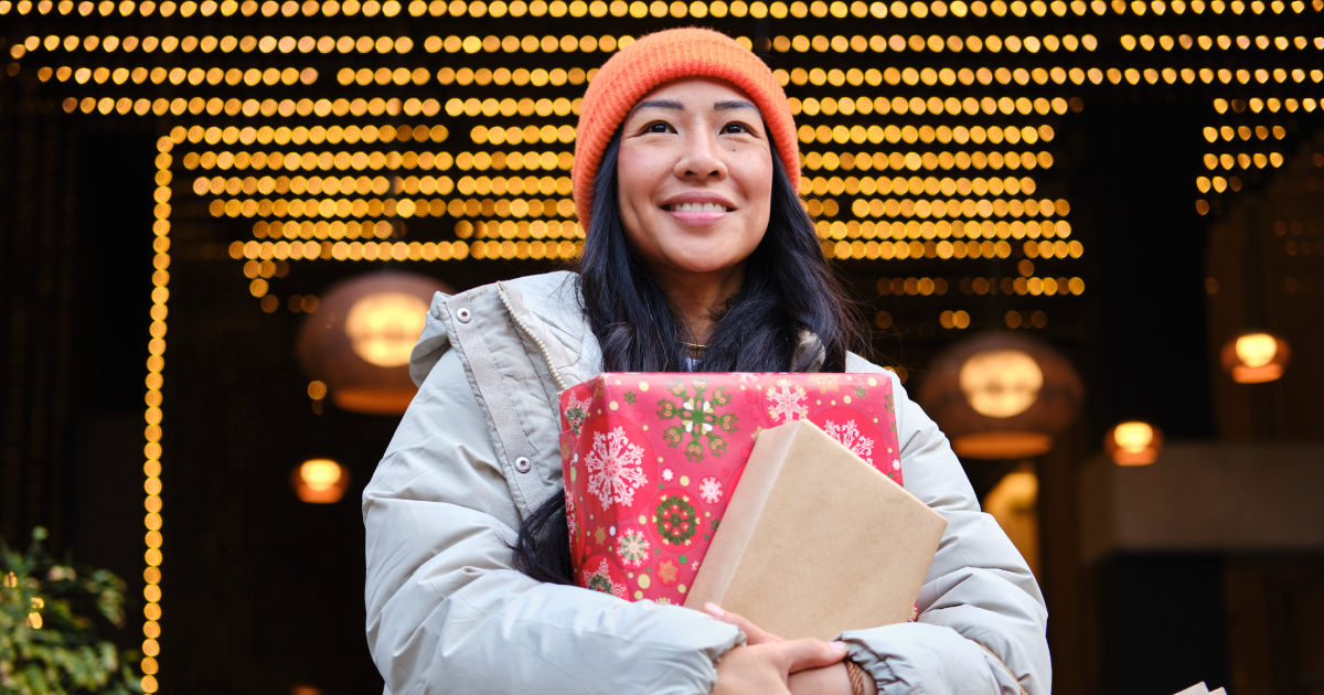 Image of woman doing her holiday shopping with modular payment solutions